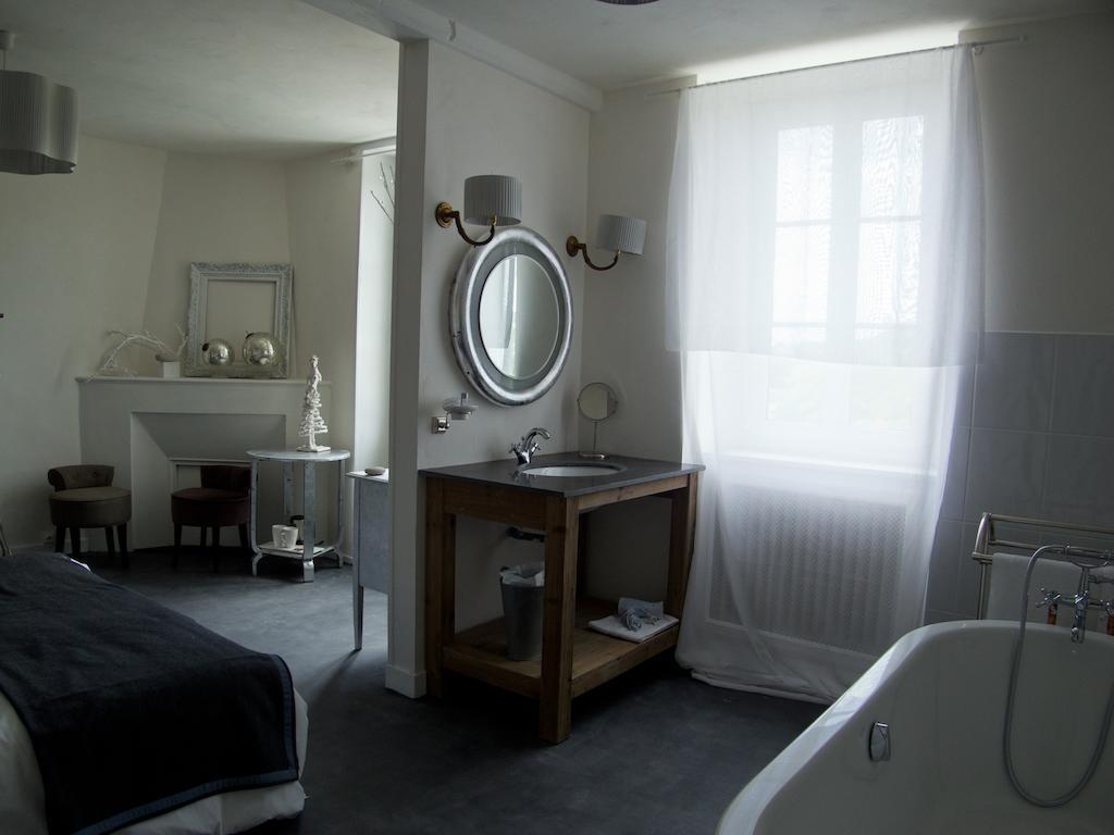 Balade D'Alienor Bed & Breakfast Taillebourg  Room photo