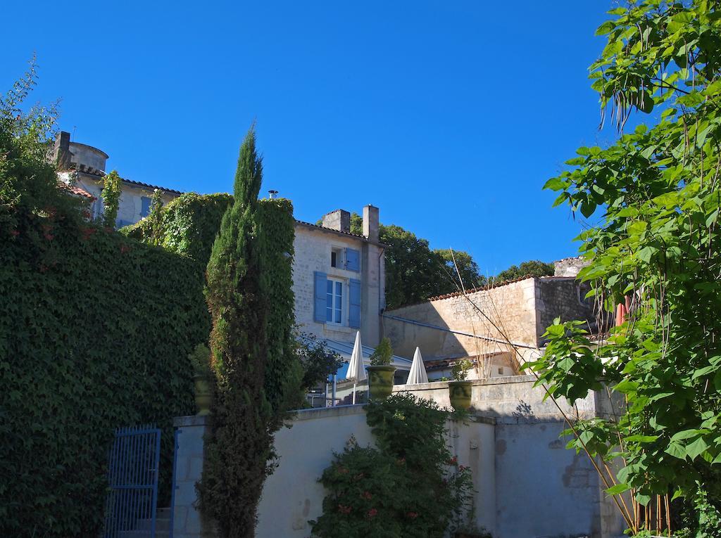 Balade D'Alienor Bed & Breakfast Taillebourg  Exterior photo